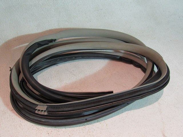 2006 Infiniti G35 Coupe RH Passenger Door Seal-Stone