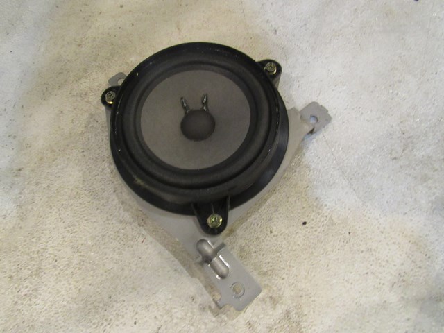 2006 Infiniti G35 Coupe Rear LH Speaker w/Bracket 28156 AM900