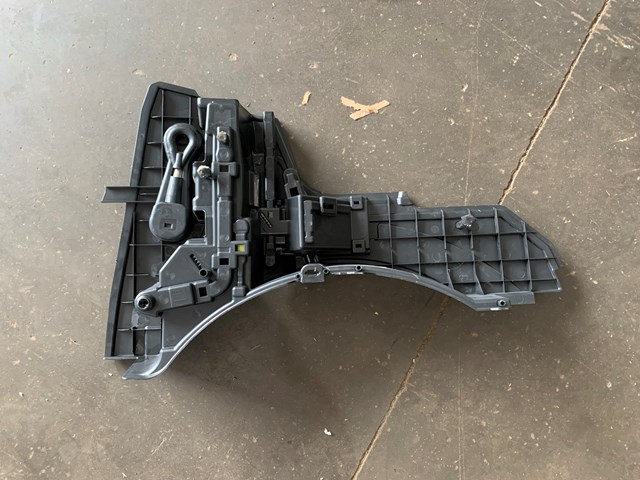 2006 Infiniti G35 Coupe Trunk Spacer w/Tow Hook