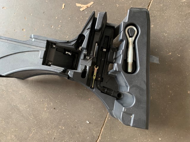 2006 Infiniti G35 Coupe Trunk Spacer w/Tow Hook