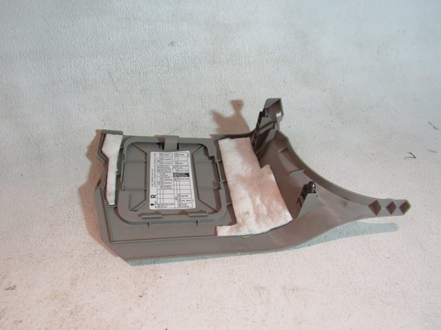 05 06 Infiniti G35 Coupe LH Driver Lower Kick Panel 66901AM600 - Stone
