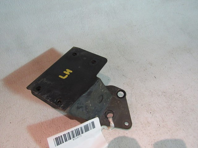 03 04 05 06 07 Infiniti G35 Coupe Front LH Driver Bumper Reinforcement Mount