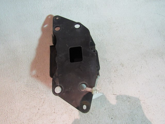 03 04 05 06 07 Infiniti G35 Coupe Front LH Driver Bumper Reinforcement Mount