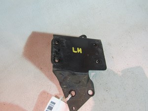 03 04 05 06 07 Infiniti G35 Coupe Front LH Driver Bumper Reinforcement Mount