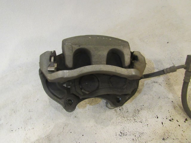 2006 Infiniti G35 Coupe Front RH Passenger Caliper