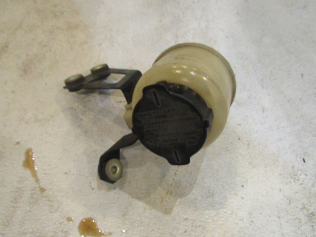 2006 Infiniti G35 Coupe Power Steering Fluid Reservoir