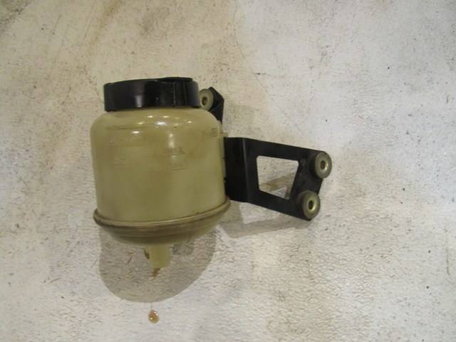 2006 Infiniti G35 Coupe Power Steering Fluid Reservoir