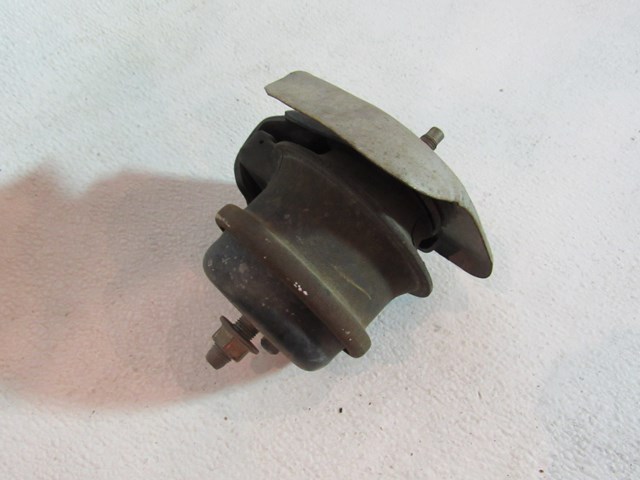 03 04 05 06 07 infiniti G35 Coupe RH Passenger Engine Mount Bracket 2003-2007