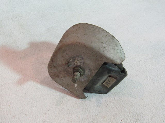 03 04 05 06 07 infiniti G35 Coupe RH Passenger Engine Mount Bracket 2003-2007