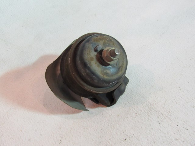 03 04 05 06 07 infiniti G35 Coupe RH Passenger Engine Mount Bracket 2003-2007