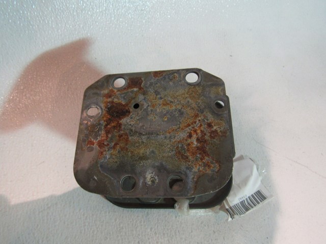 03 04 05 06 07 Infiniti G35 Coupe Rear RH Bumper Reinforcement Mount