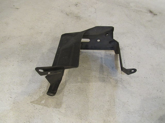 2006 Infiniti G35 Coupe Rear RH Quarter Corner Bracket