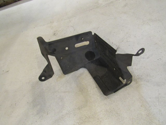 2006 Infiniti G35 Coupe Rear RH Quarter Corner Bracket