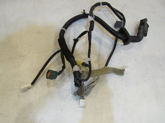 2014 Nissan Juke Nismo RS Front RH Door Wiring 24124 1KM0C