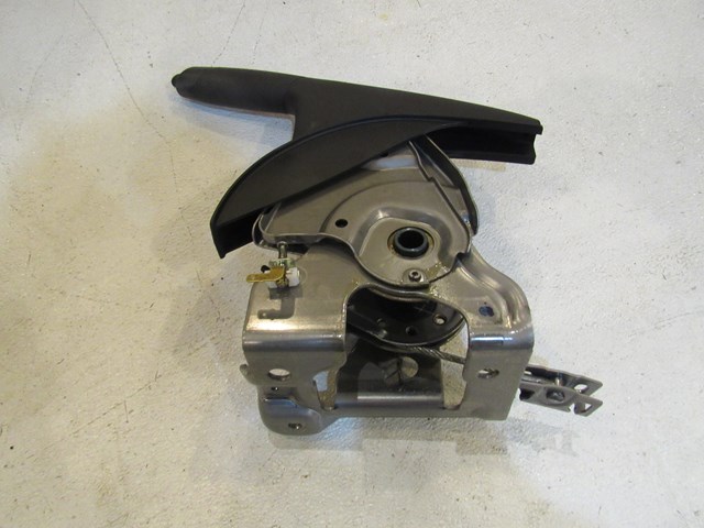 2014 Nissan Juke Nismo AT Emergency Brake Handle