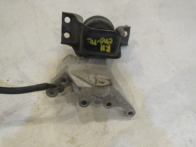 Nissan Juke Nismo RS RH Passenger Engine Mount Engine Bracket