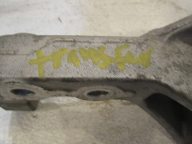 14 Nissan Juke Nismo RS Transfer Case Bracket Transfer Case Mount