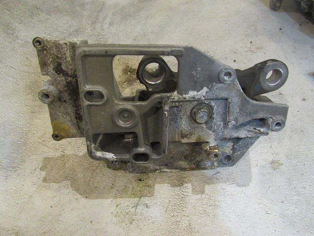 14 Nissan Juke Nismo RS  Driver Automatic Transmission Bracket 