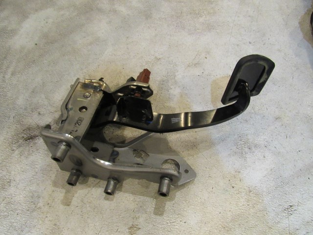 2014 Nissan Juke Nismo RS AT Brake Pedal