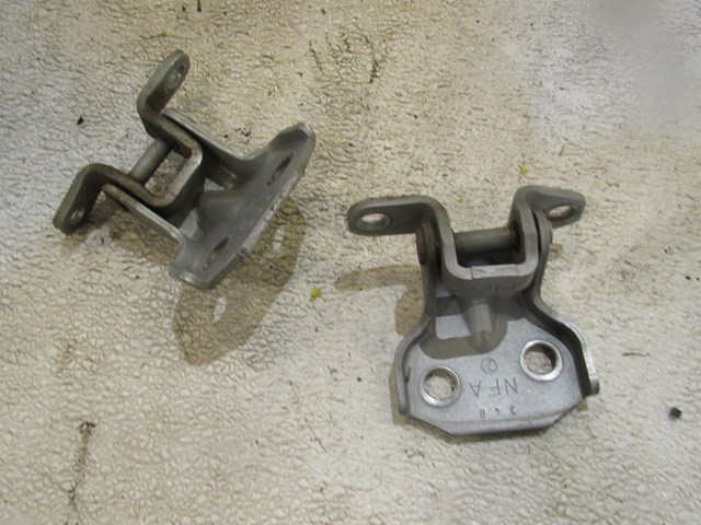 2004 Subaru Forester XT Front RH Passenger Door Hinges