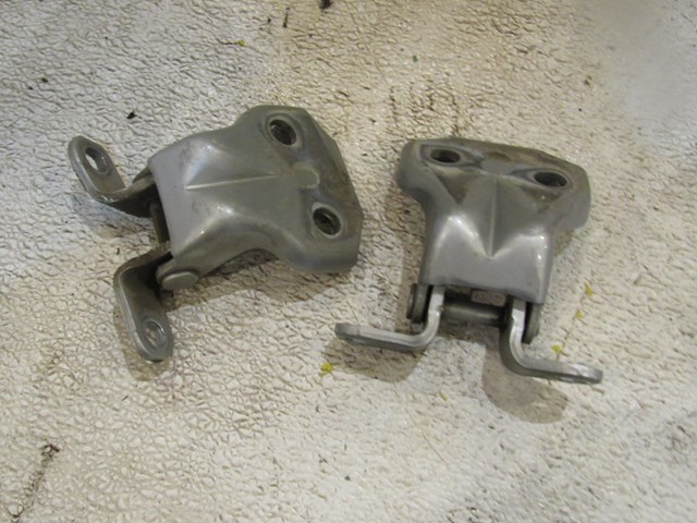 2004 Subaru Forester XT Front RH Passenger Door Hinges