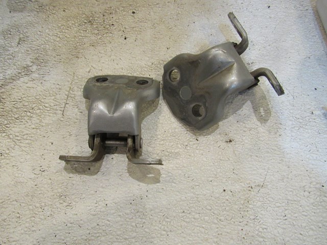 2004 Subaru Forester XT Rear RH Passenger Door Hinges