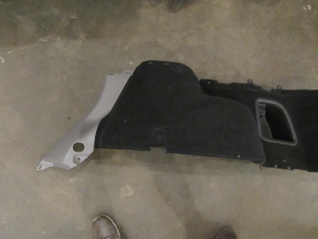 04 Subaru Forester XT RH Passenger Hatch Quarter Moulding Carpet