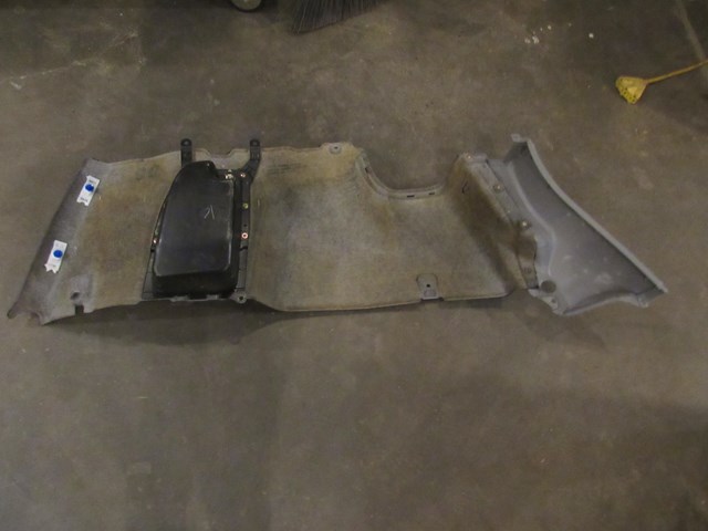 04 Subaru Forester XT RH Passenger Hatch Quarter Moulding Carpet