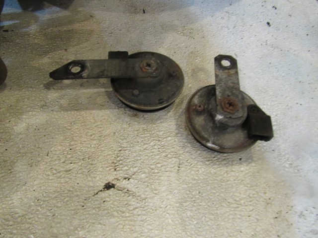 2004 Subaru Forester XT Horn Set