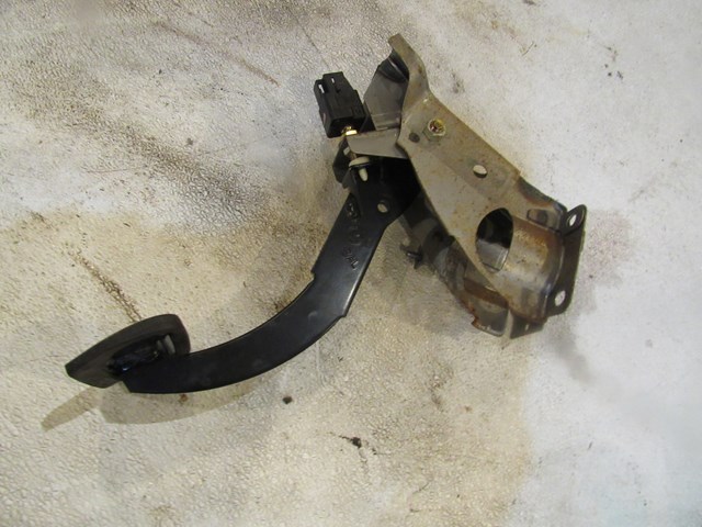 2004 Subaru Forester XT AT Brake Pedal