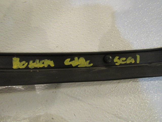 2009 Infiniti G37 Coupe Lower RH Passenger Door Seal