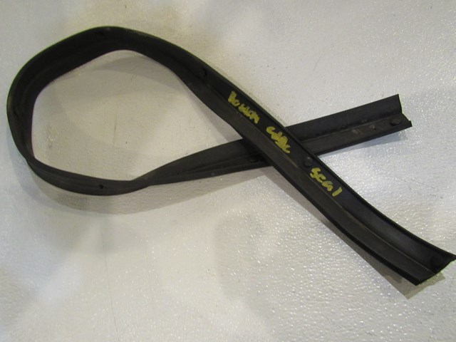 2009 Infiniti G37 Coupe Lower RH Passenger Door Seal