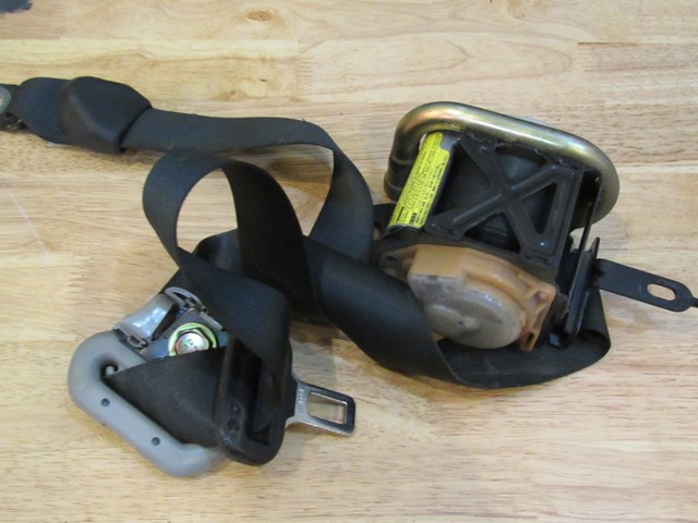 2004 Mitsubishi Evolution VIII Front RH Passenger Seat Belt