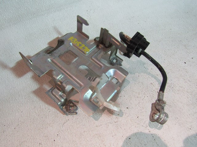 2009 Infiniti G37x Coupe IPDM Bracket & Negative Battery Cable 24080 JK60A