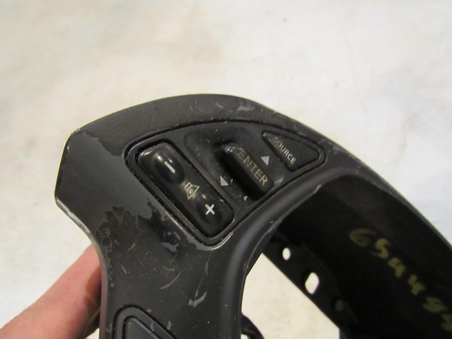 09 Infiniti G37x Coupe Steering Wheel Trim Controls-READ