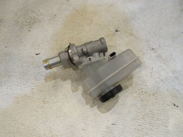2009 Infiniti G37x Coupe Brake Master Cylinder