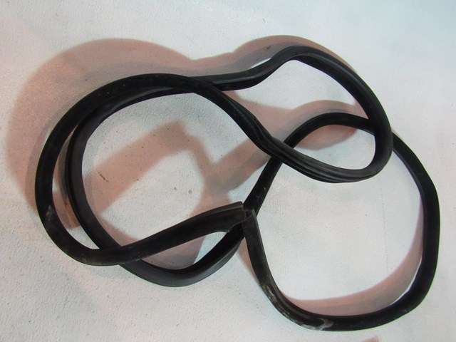 2005 Land Rover LR3 Rear RH Passenger Door Seal-On Body