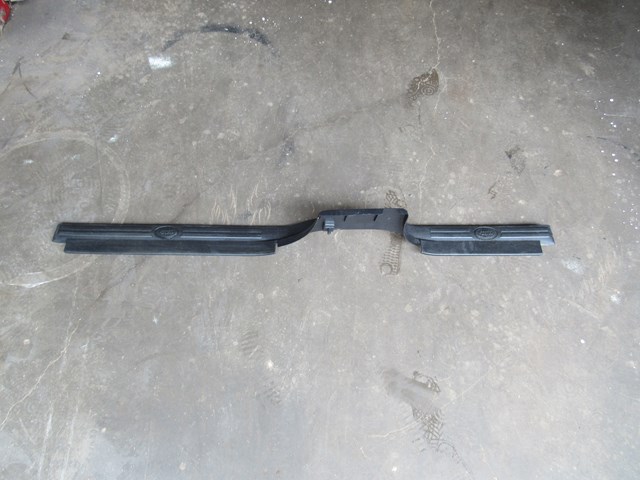 2005 Land Rover LR3 LH Driver Door Sill Plate EMH500170