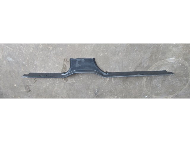 2005 Land Rover LR3 LH Driver Door Sill Plate EMH500170