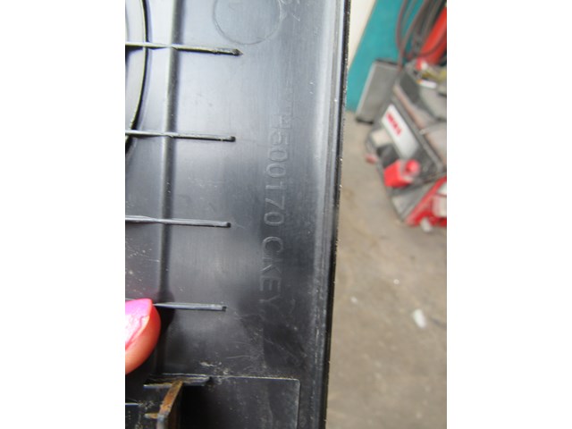 2005 Land Rover LR3 LH Driver Door Sill Plate EMH500170
