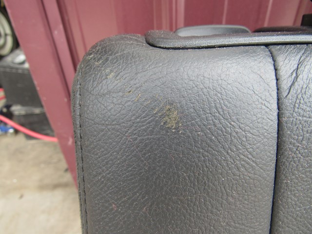 2005 Land Rover LR3 Rear Center Seat w/Seatbelt & Buckle