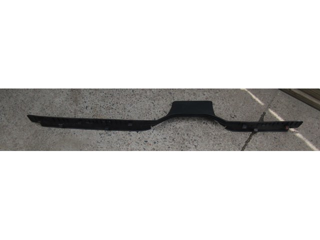 2005 Land Rover LR3 RH Passenger Door Sill Kick Plate EMH500160