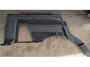 05 Land Rover LR3 Rear LH Driver Quarter Trim Panel Audio Control