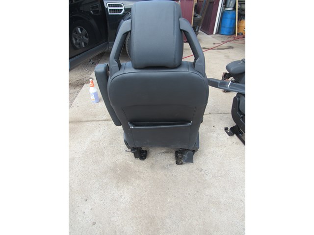 2005 Land Rover LR3 HSE Front RH Pass Seat, Memory