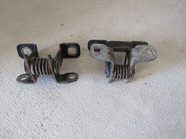 2005 Land Rover LR3 Tail Gate Hinges Set RH & LH