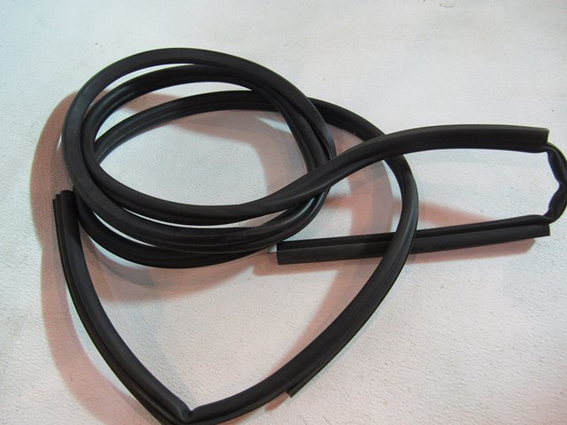 2005 2006 Land Rover LR3 Hood Seal Bonnet Seal