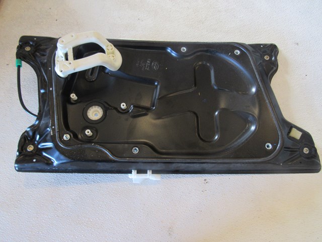 2005 Land Rover LR3 Front RH Passenger Window Regulator Only