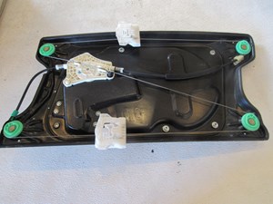 2005 Land Rover LR3 Front RH Passenger Window Regulator Only