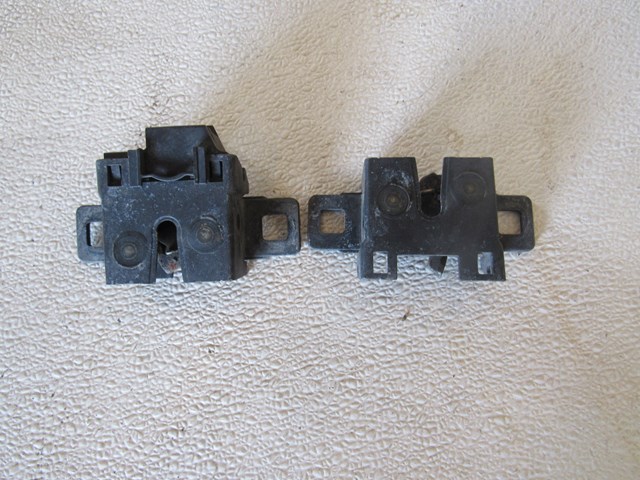 2005 Land Rover LR3 RH & LH Hood Latches