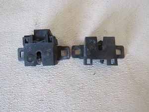 2005 Land Rover LR3 RH & LH Hood Latches